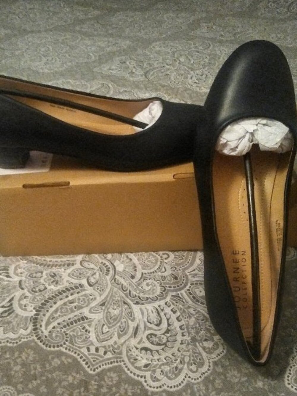 NWT Journee Collection Saar 1.5 inch Low Heals Women's Size 12 Black